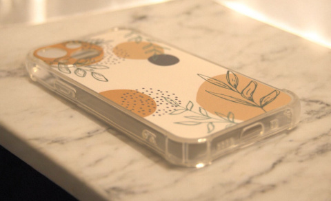 Etui na iPhone'a 13 Mini, wykonany z TPU. Etui na iPhone'a 13 Mini, wykonany z TPU.