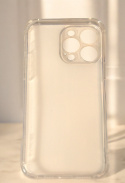 Etui na iPhone'a 13 Pro Max, wykonany z TPU.