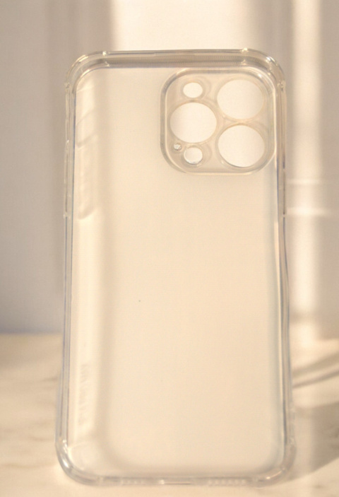 Etui na iPhone'a 13 Pro Max, wykonany z TPU. Etui na iPhone'a 13 Pro Max, wykonany z TPU.